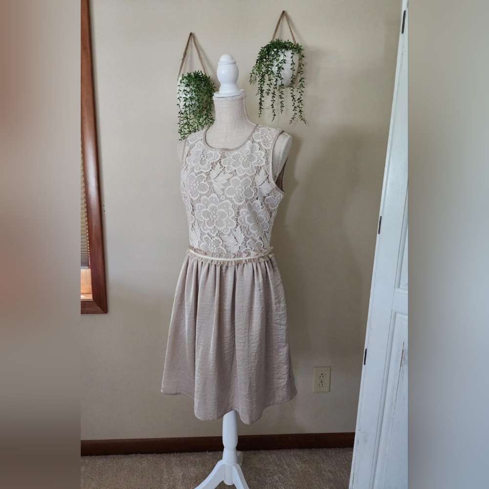 Melonie T Women's beige champaign dress lace bust size 12 lined $100 NWT